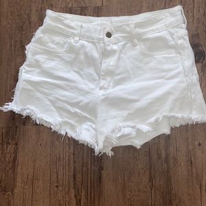 White shorts✨